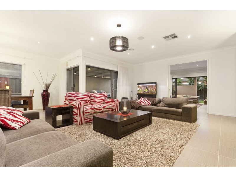 5 Balerno Way, Taylors Hill VIC 3037