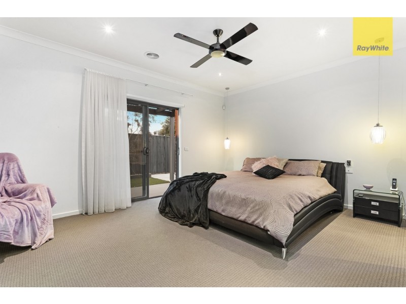 5 Balerno Way, Taylors Hill VIC 3037