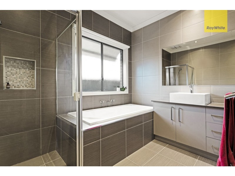 5 Balerno Way, Taylors Hill VIC 3037