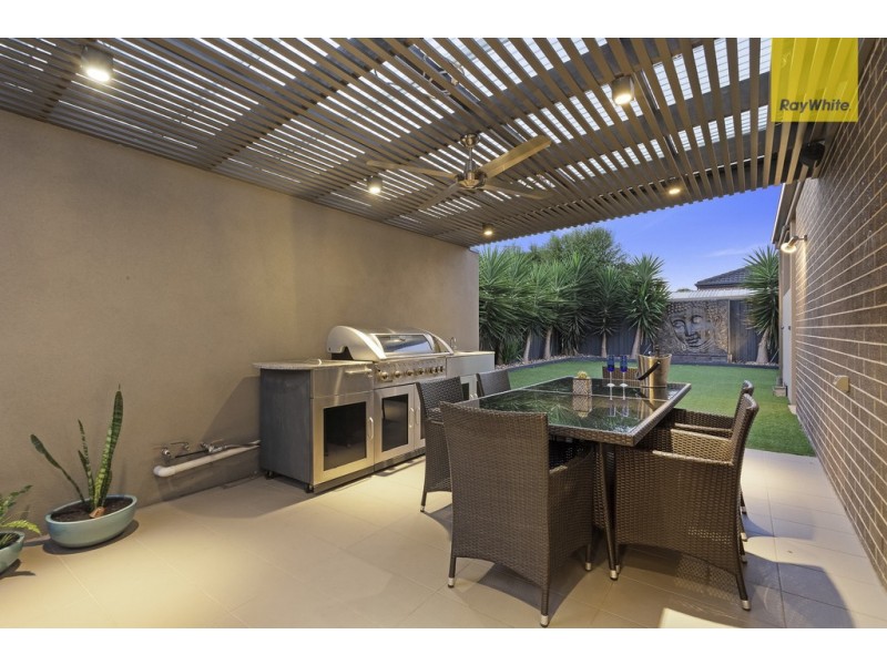 5 Balerno Way, Taylors Hill VIC 3037