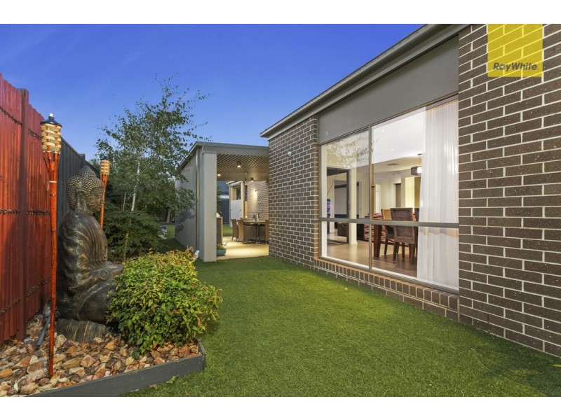 5 Balerno Way, Taylors Hill VIC 3037