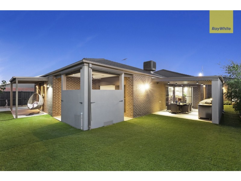 5 Balerno Way, Taylors Hill VIC 3037