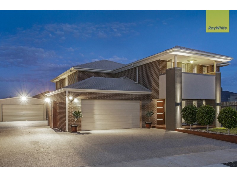 25 Balerno Way, Taylors Hill VIC 3037