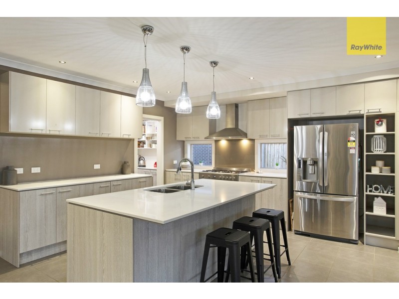 25 Balerno Way, Taylors Hill VIC 3037