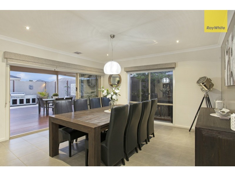 25 Balerno Way, Taylors Hill VIC 3037