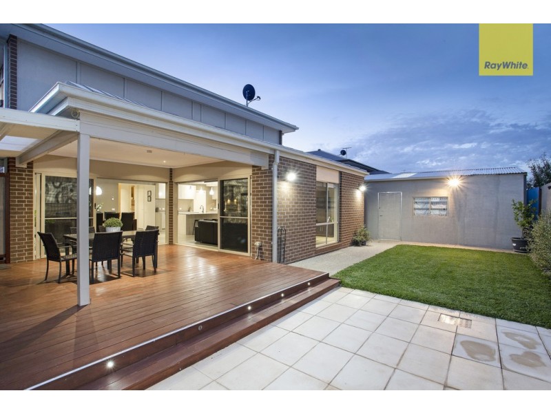 25 Balerno Way, Taylors Hill VIC 3037