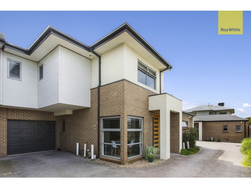 2/10 Tekapo Crescent, Taylors Lakes VIC 3038