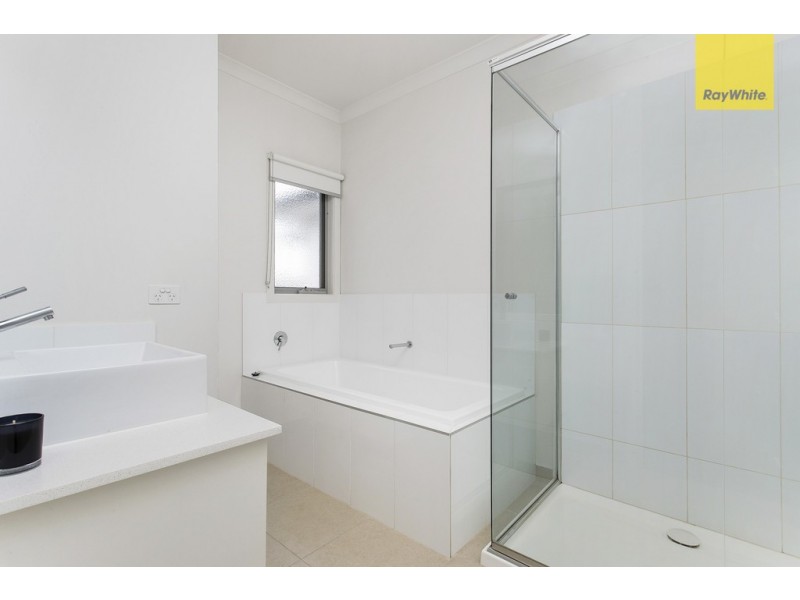 2/10 Tekapo Crescent, Taylors Lakes VIC 3038