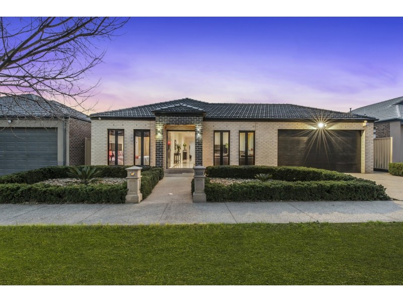9 Cranwell Square, Caroline Springs VIC 3023
