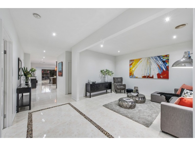 9 Cranwell Square, Caroline Springs VIC 3023