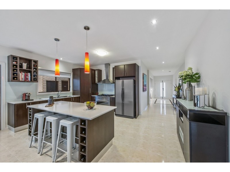 9 Cranwell Square, Caroline Springs VIC 3023