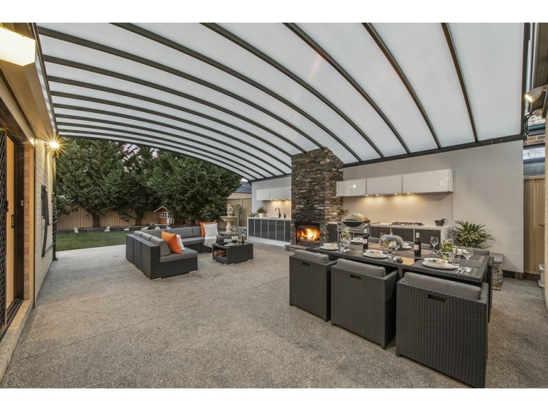 9 Cranwell Square, Caroline Springs VIC 3023