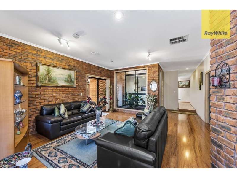 5 Vinct Close, Keilor Downs VIC 3038