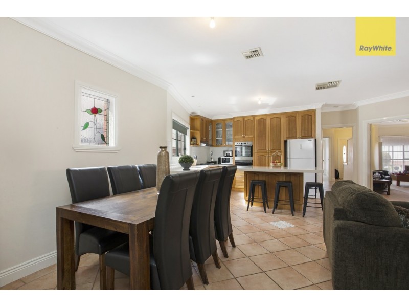 4 Mitchell Court, Taylors Lakes VIC 3038