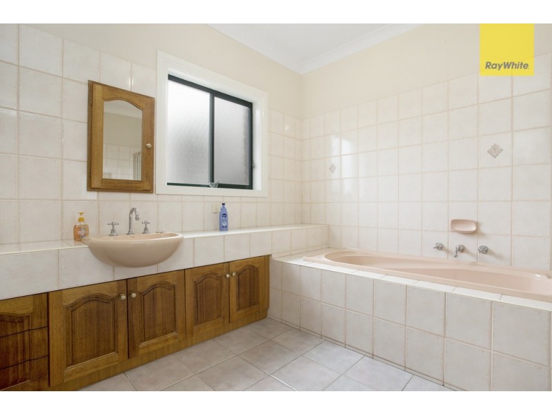 4 Mitchell Court, Taylors Lakes VIC 3038