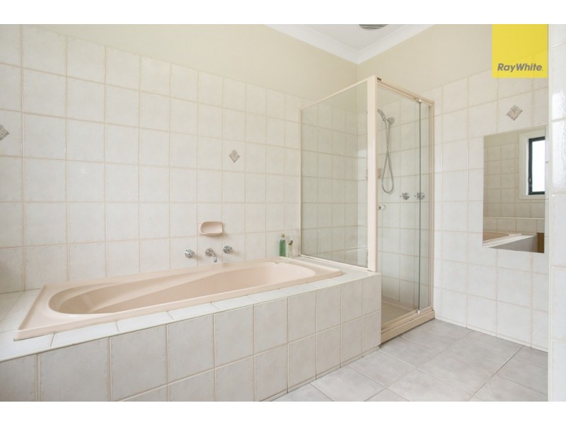 4 Mitchell Court, Taylors Lakes VIC 3038