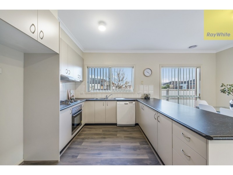 1 Kings Domain, Caroline Springs VIC 3023