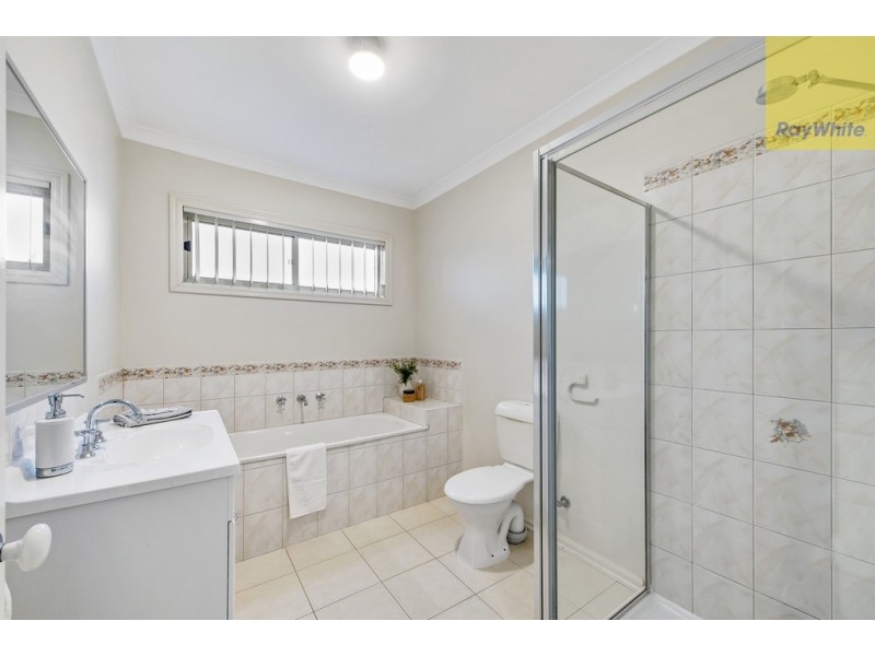 1 Kings Domain, Caroline Springs VIC 3023