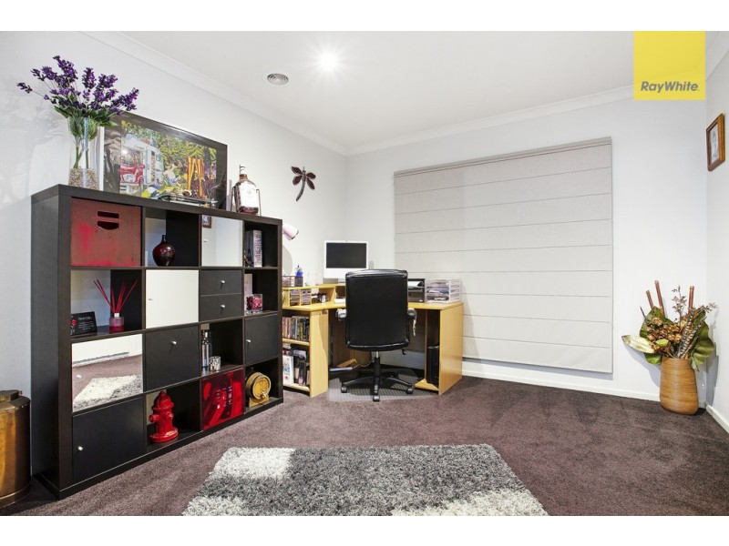 24 Darlinghurst Place, Taylors Hill VIC 3037