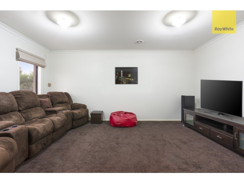 24 Darlinghurst Place, Taylors Hill VIC 3037