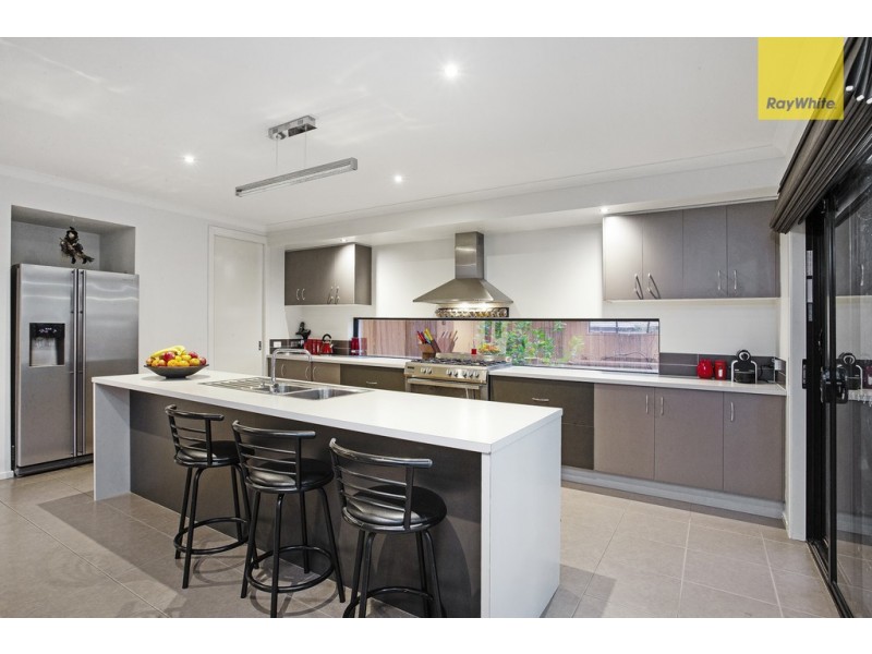 24 Darlinghurst Place, Taylors Hill VIC 3037