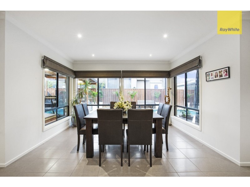 24 Darlinghurst Place, Taylors Hill VIC 3037