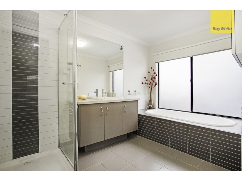 24 Darlinghurst Place, Taylors Hill VIC 3037