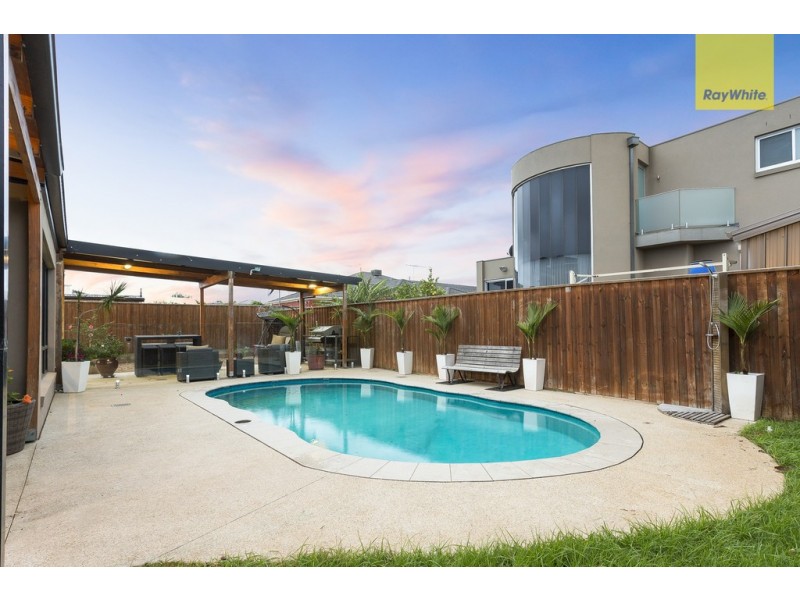 24 Darlinghurst Place, Taylors Hill VIC 3037