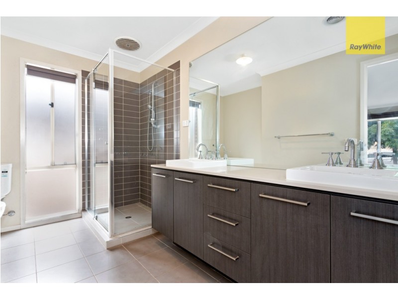5 Nevis Place, Taylors Hill VIC 3037