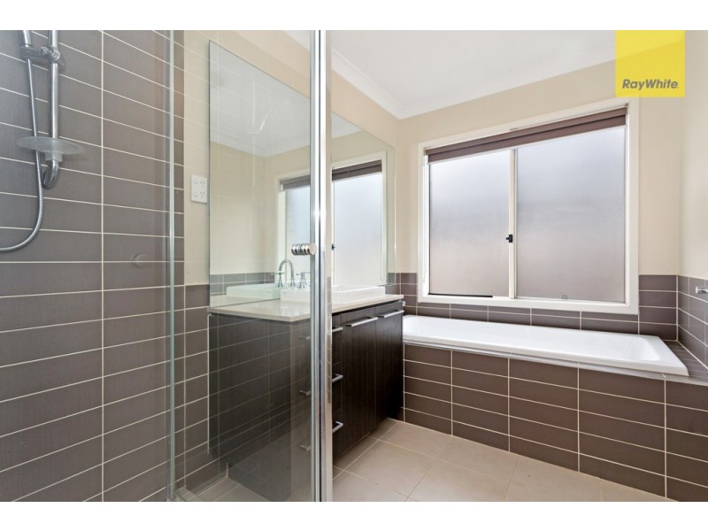 5 Nevis Place, Taylors Hill VIC 3037