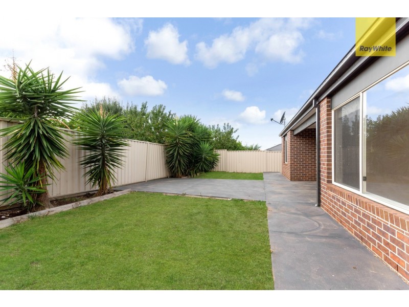 5 Nevis Place, Taylors Hill VIC 3037