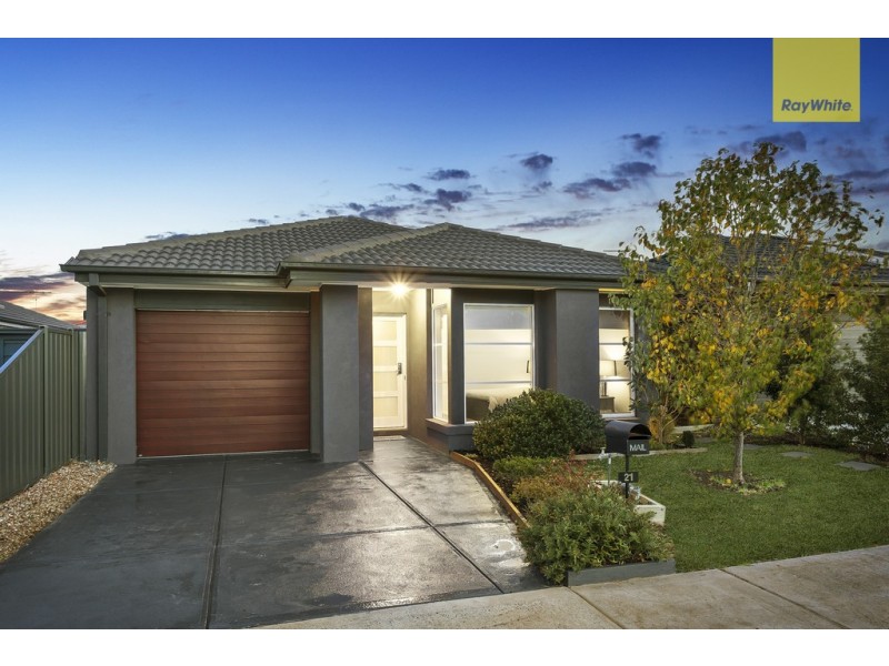 21 Riviera Drive, Hillside VIC 3037