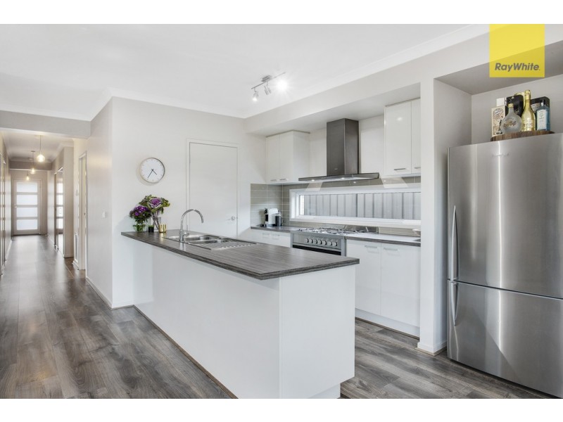 21 Riviera Drive, Hillside VIC 3037