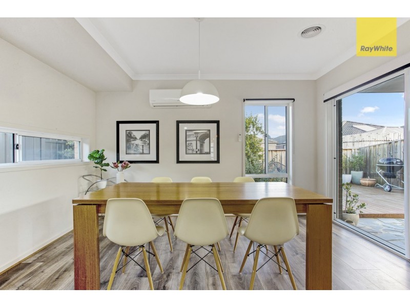 21 Riviera Drive, Hillside VIC 3037