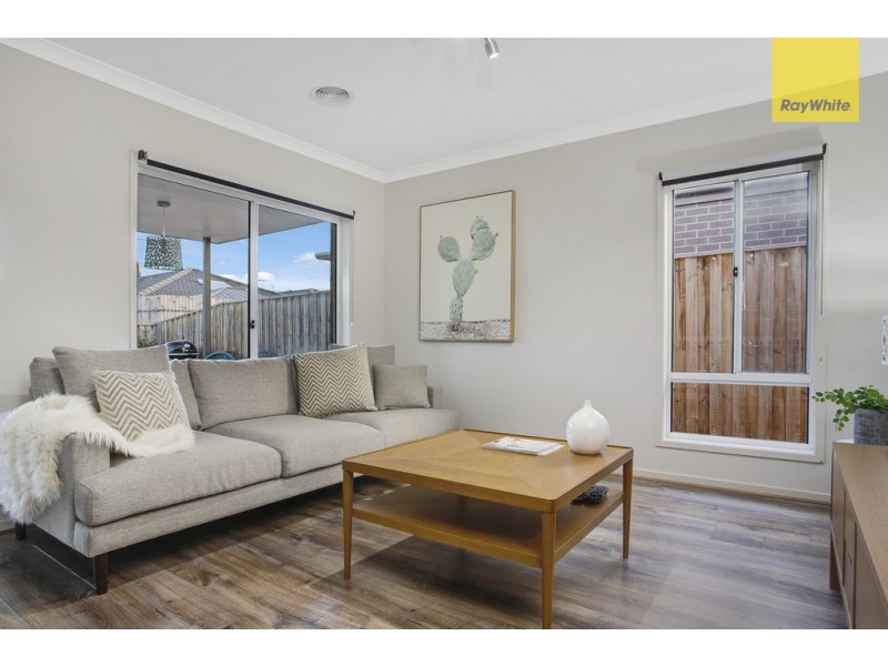 21 Riviera Drive, Hillside VIC 3037