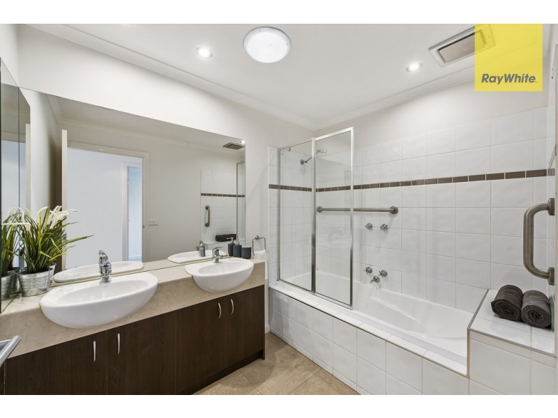 2/39 Manchester Drive, Sydenham VIC 3037