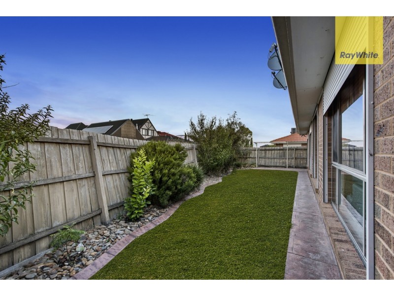 11 Albertine Crescent, Sydenham VIC 3037