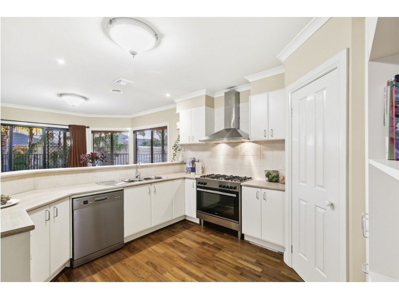 7 Wisteria Close, Taylors Hill VIC 3037