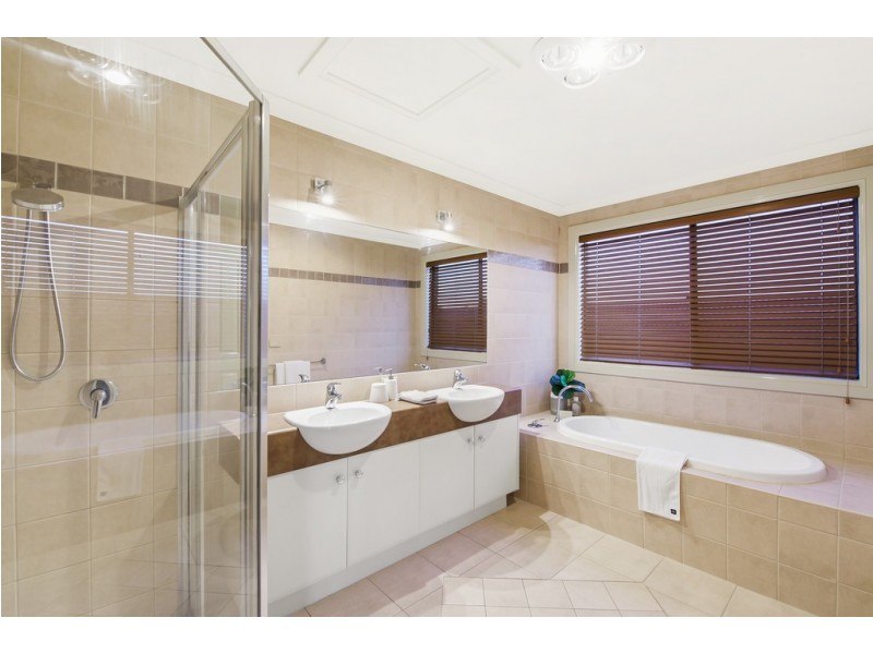 7 Wisteria Close, Taylors Hill VIC 3037