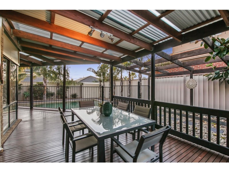 7 Wisteria Close, Taylors Hill VIC 3037