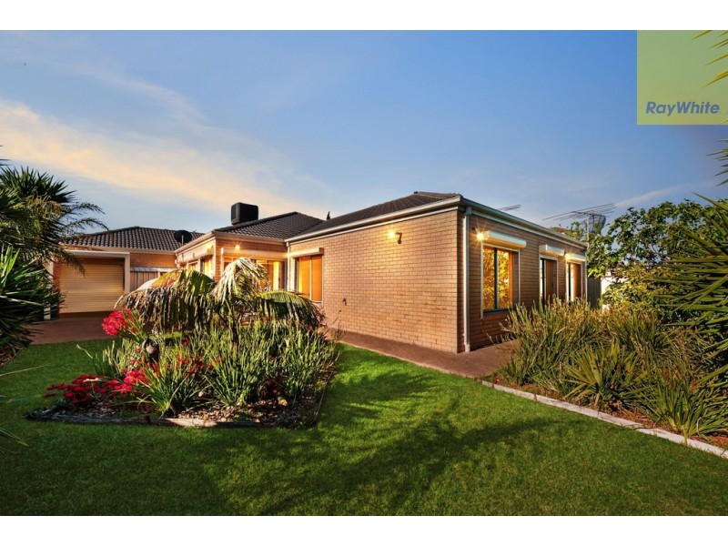 32 Tudor Rose Crescent, Sydenham VIC 3037