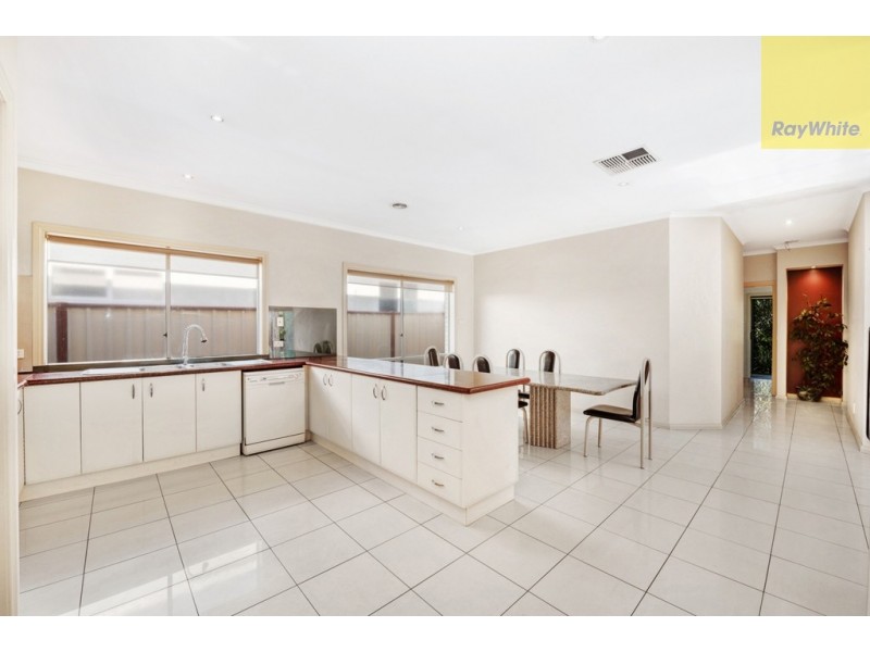 32 Tudor Rose Crescent, Sydenham VIC 3037
