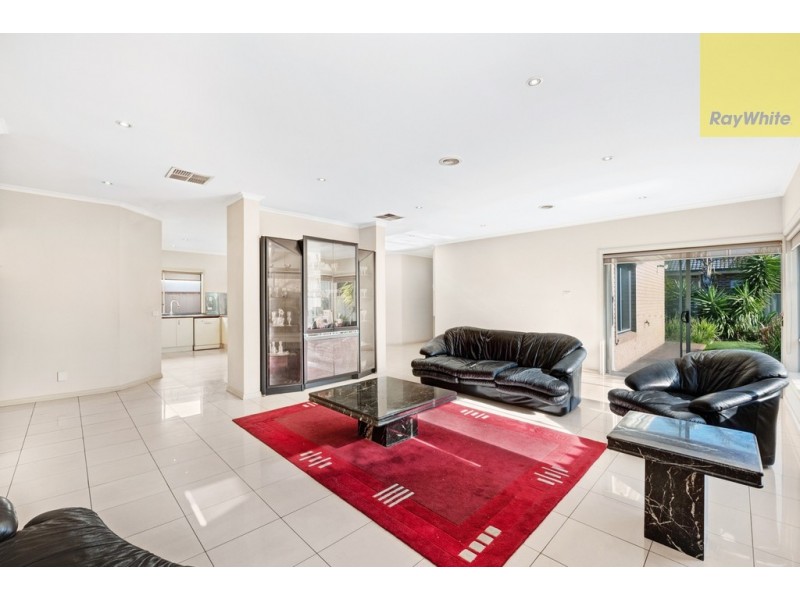 32 Tudor Rose Crescent, Sydenham VIC 3037