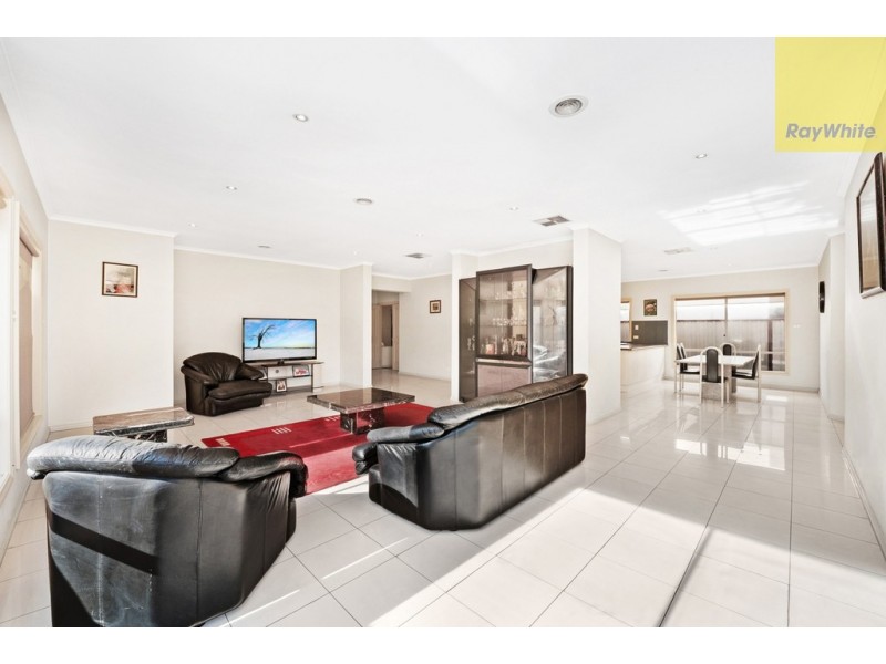 32 Tudor Rose Crescent, Sydenham VIC 3037