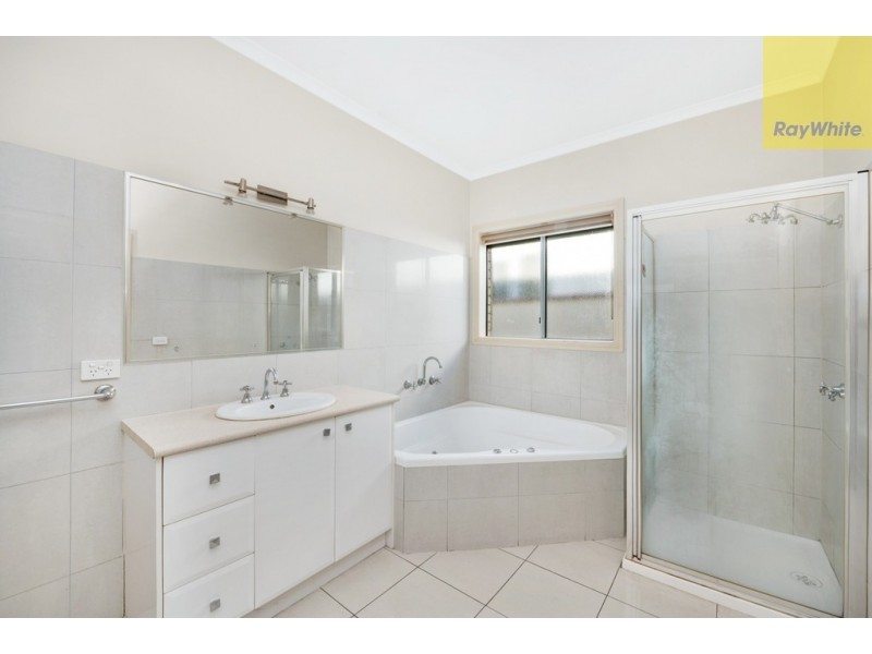 32 Tudor Rose Crescent, Sydenham VIC 3037