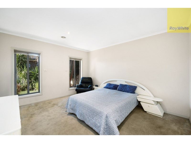32 Tudor Rose Crescent, Sydenham VIC 3037