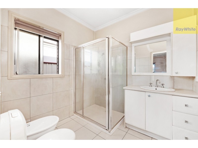 32 Tudor Rose Crescent, Sydenham VIC 3037