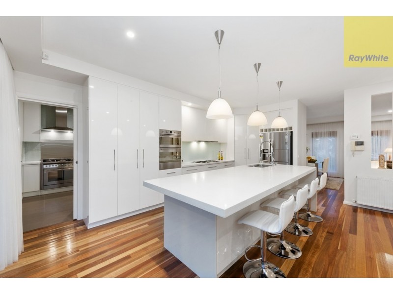 21 Illawarra Circuit, Taylors Hill VIC 3037