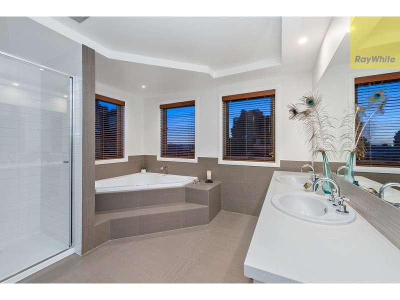 21 Illawarra Circuit, Taylors Hill VIC 3037