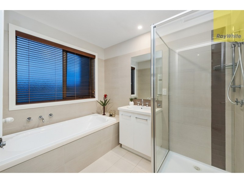 21 Illawarra Circuit, Taylors Hill VIC 3037